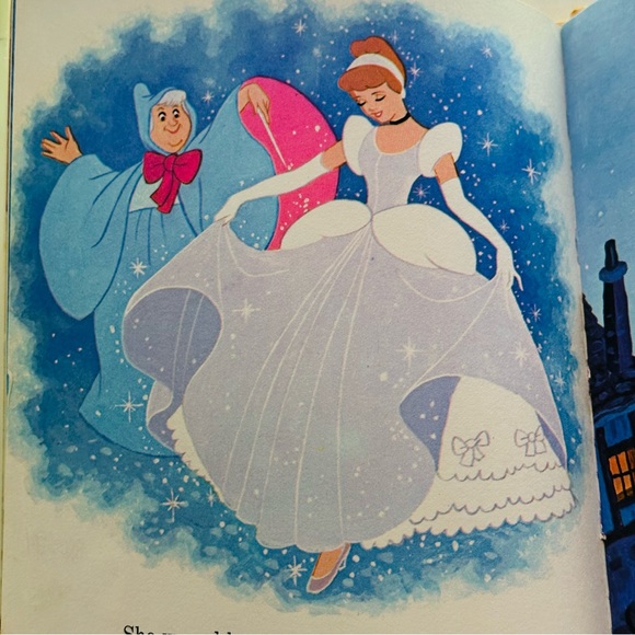 Walt Disney’s Cinderella Hardcover Picture Book - Picture 9 of 13